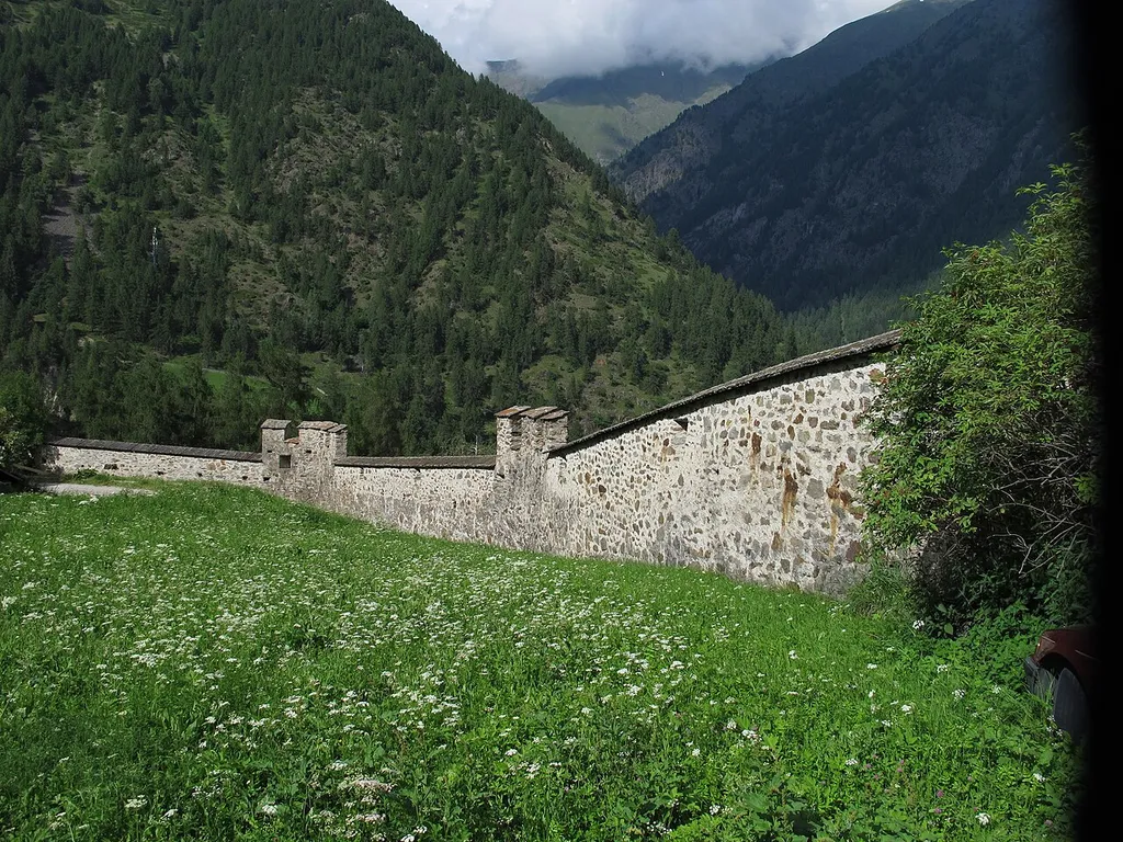 Karthaus im Schnalstal (Südtirol): Rest der Klostermauer