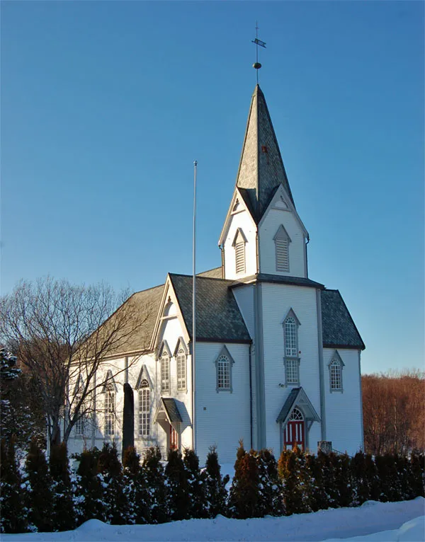 Indre Herøy Kirke in der westnorwegischen Gemeinde Herøy