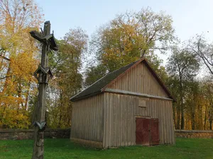 Salos churchyard chapel