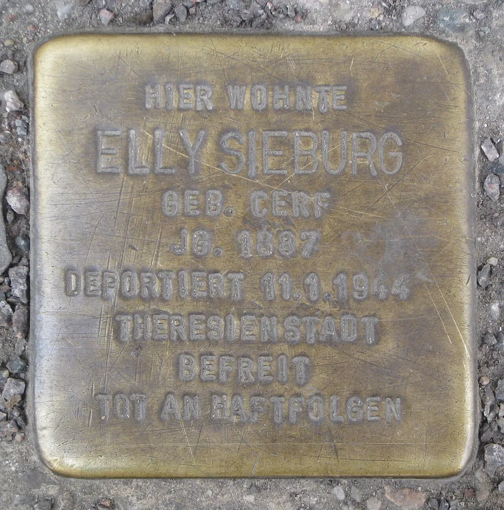 Stolperstein in memory of Elly Sieburg at the location Karl-Kunger-Straße 22.