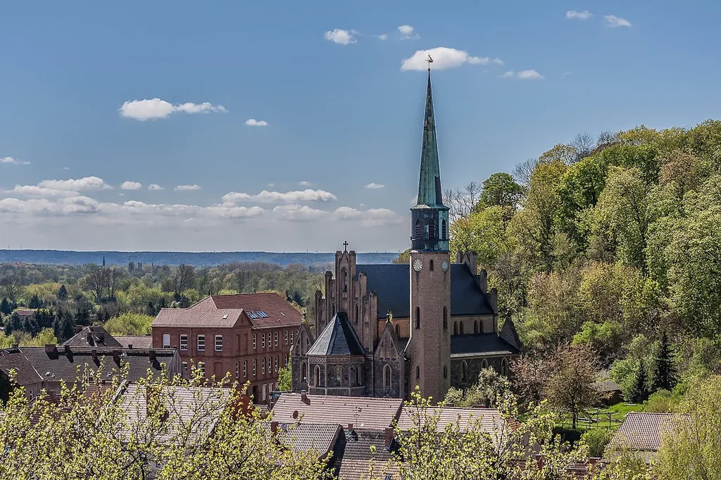 Nikolaikirche, neugotischer Backsteinbau, errichtet von 1853 bis 1855