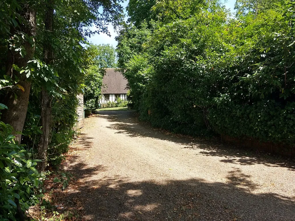 Approach to Abbey Church of Christ the King, New Barnet