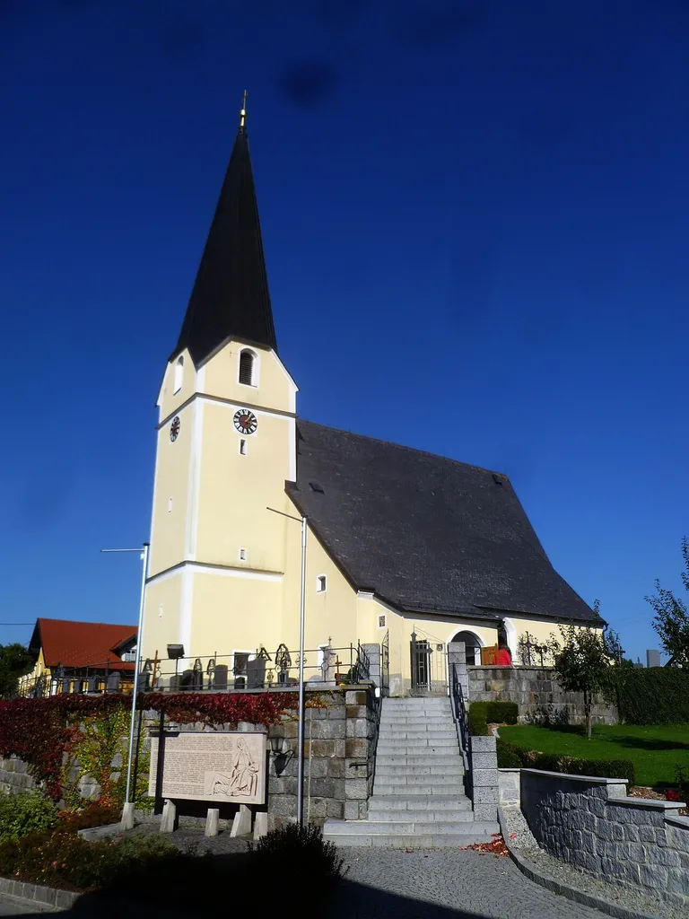Kath. Pfarrkirche hl. Nikolaus und Friedhofsanlage