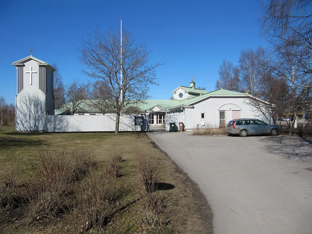 Hemlingby kyrka med församlingslokaler