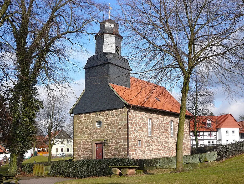 Ev.-luth. Kirche in Lichtenhagen, Gemeinde Friedland, Niedersachsen. Umbau frühes 18. Jahrhundert, Vorgängerbau aus dem Mittelalter auf den heutigen Grundmauern nachgewiesen.