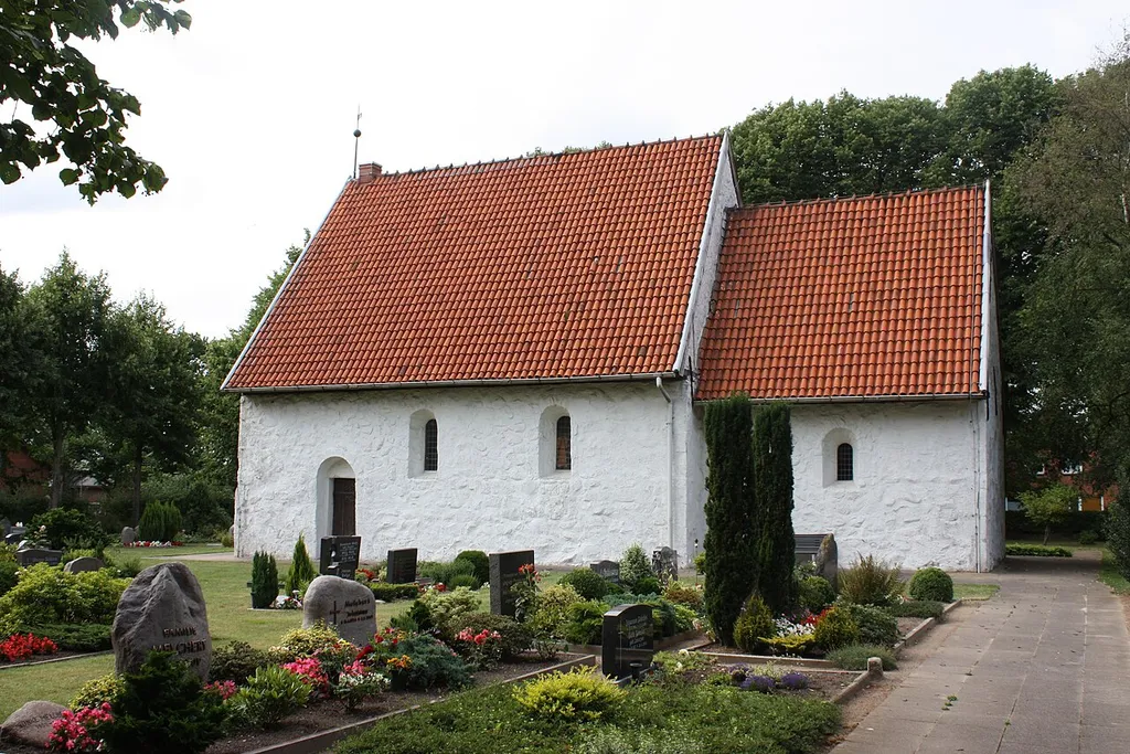 Olderup, Dorfkirche mit Friedhof This is a photograph of an architectural monument.It is on the list of cultural monuments of Olderup, no. 1.