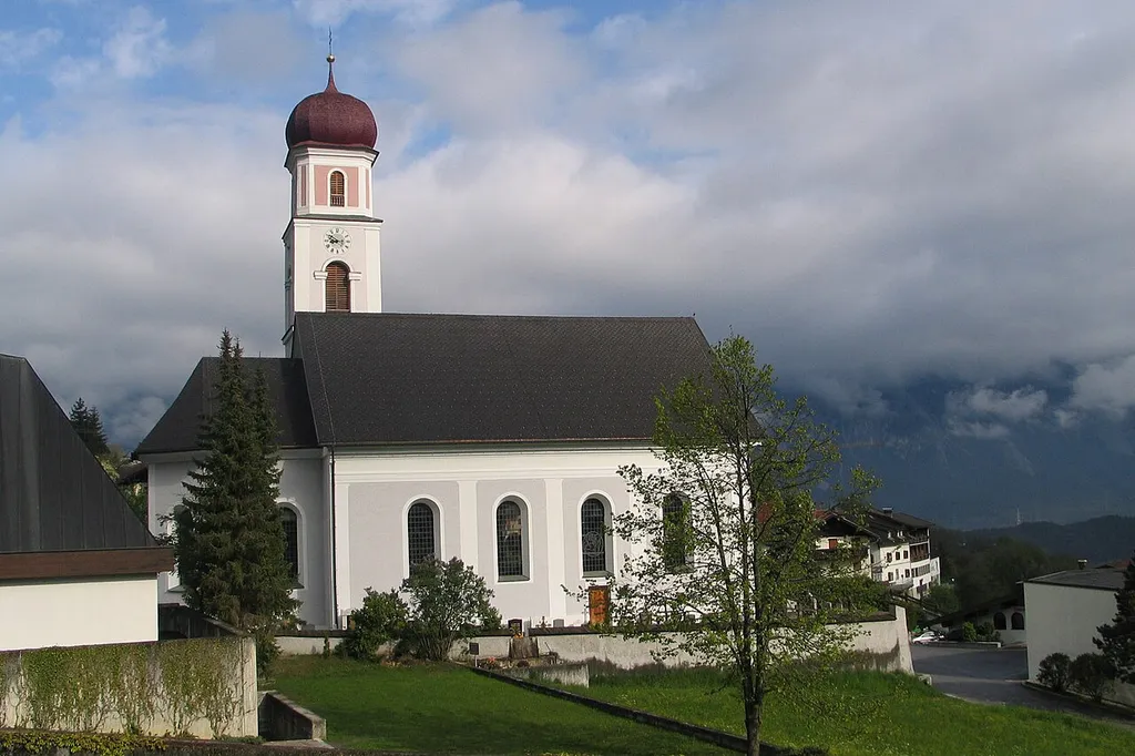 Kath. Pfarrkirche Mariae Heimsuchung und Friedhof