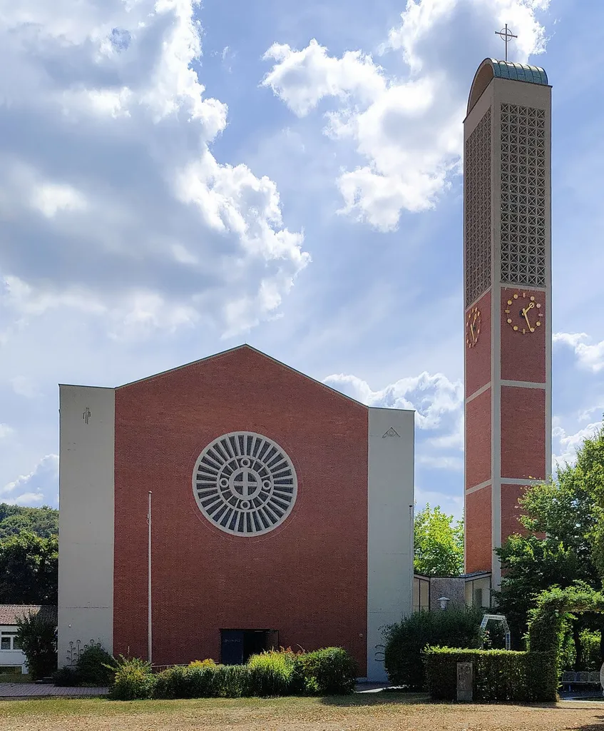 Katholische Pfarrkirche Christkönig Saal an der Donau, Landkreis Kelheim, Niederbayern, Bayern, Deutschland