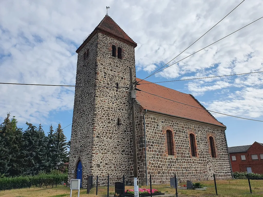 Die Dorfkirche in Gahlen, einem Ortsteil von Vetschau im Landkreis Oberspreewald-Lausitz in Brandenburg.