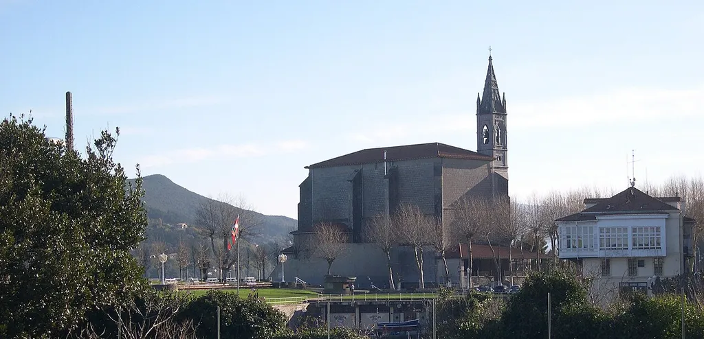 Church and boat. Mundaka. Biscay. Basque Country.