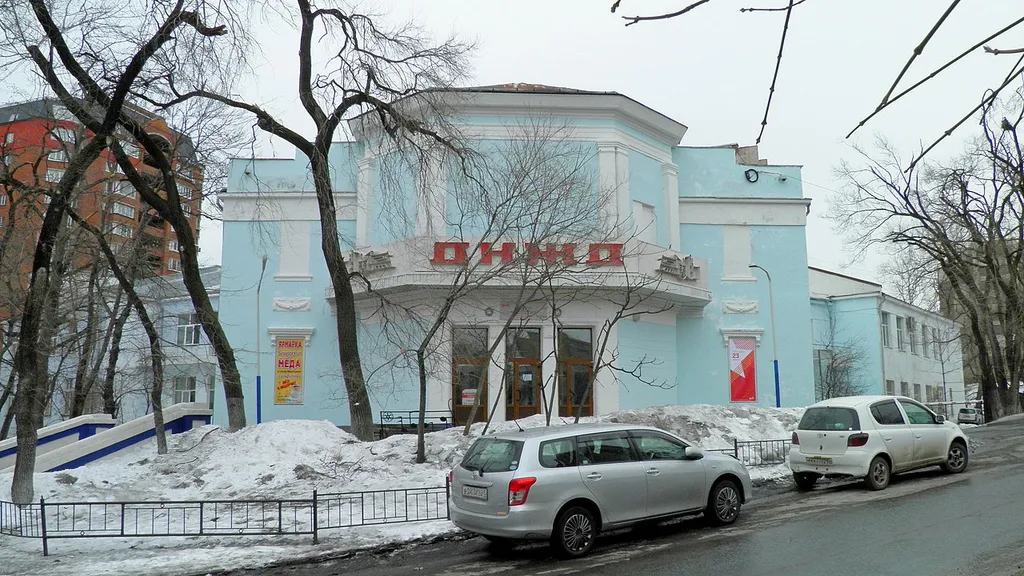Дворец культуры железнодорожников — здание дворца культуры во Владивостоке. Построено в 1927—1933 годах. Архитекторы здания — И.А. Голосов, В.Д. Кокорин, Н.Я. Колли, автор проекта — инженер П.М. Николаев. Историческое здание по адресу Партизанский проспект, 62А сегодня является объектом культурного наследия Российской Федерации.