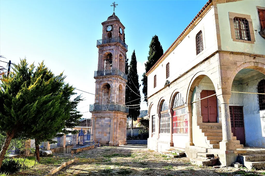 Το καμπαναριό της εκκλησίας του Αγίου Γεωργίου