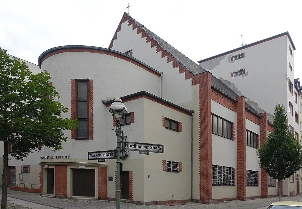 Schrägansicht auf die Neuapostolische Kirche