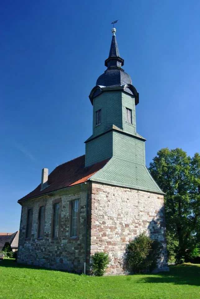 Dorfkirche in Mennewitz, Vorderseite