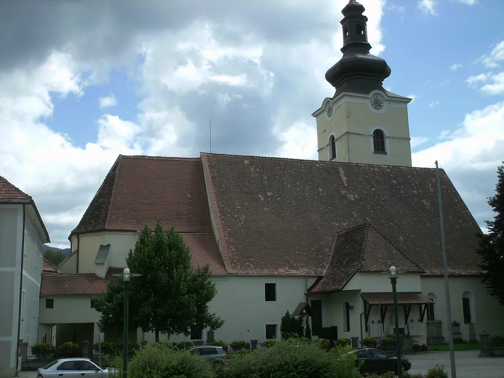 Kath. Pfarrkirche des Hl. Laurentius mit ehem. Friedhof und Kriegerdenkmal in St.Lorenzen/M.