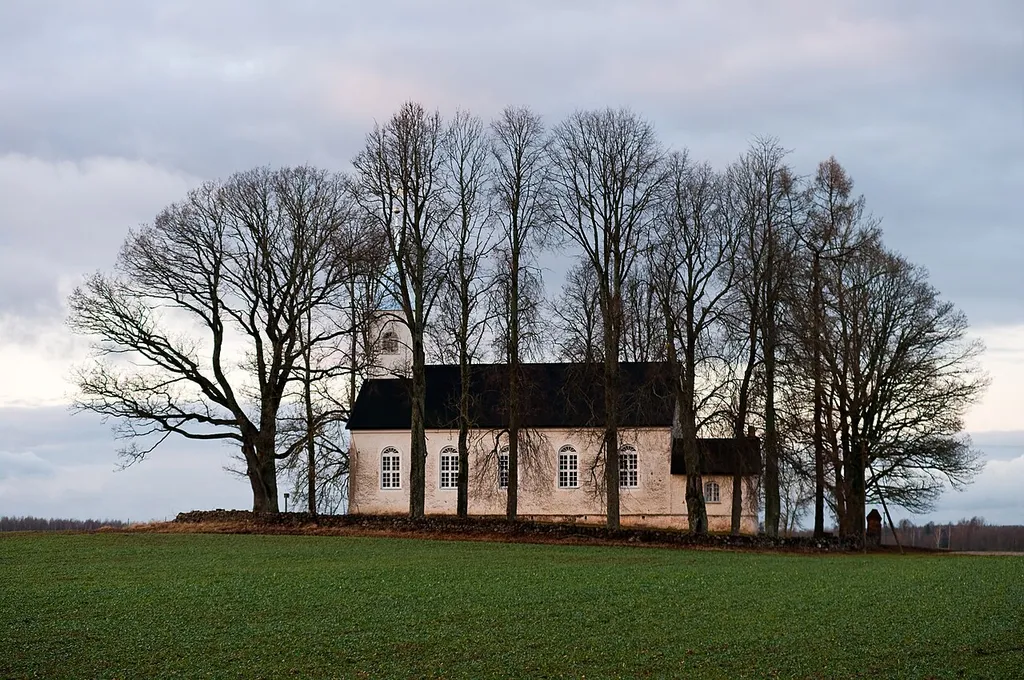 Vara Brigitta kirik 1855. aastast. See pilt on Kultuurimälestised Vikipeediasse 2013. aasta võidufoto.