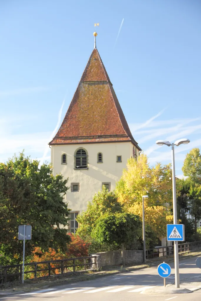 Die evangelische Pfarrkirche des Niederstettener Ortsteils Vorbachzimmern steht gem. §28 DSchG unter Denkmalschutz. Der alte frühgotische Turm ist in einen Neubau aus dem Jahr 1967 integriert. Auch im Innern ist der alte Turm deutlich vom modernen Inneren abgegrenzt.