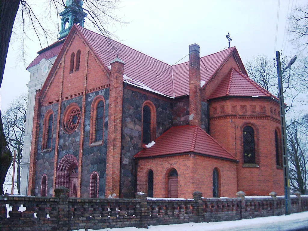 Mościce - kościół filialny pw. św. Wojciecha z lat 1867-68, wieża z 1737 r., cmentarz kościelny, ogrodzenie mur. z reliktem pomnika poległych w I wojnie światowej (zabytek nr L-233/A)