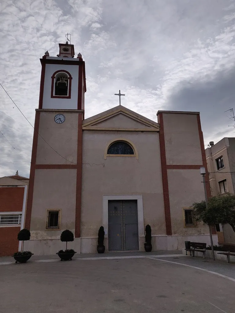 Fachada de la iglesia de San Pedro Apóstol