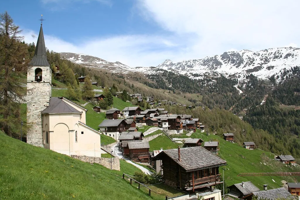 Village de Chandolin, Val d'Annivier, Valais, Suisse. Photo prise en mai 2006.