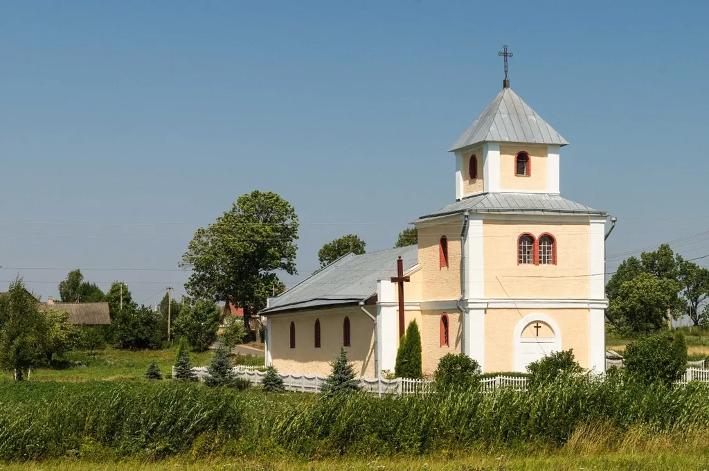 Чарневічы. Адноўлены касцёл