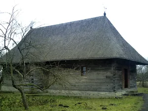 Wooden church in Bănești, Suceava