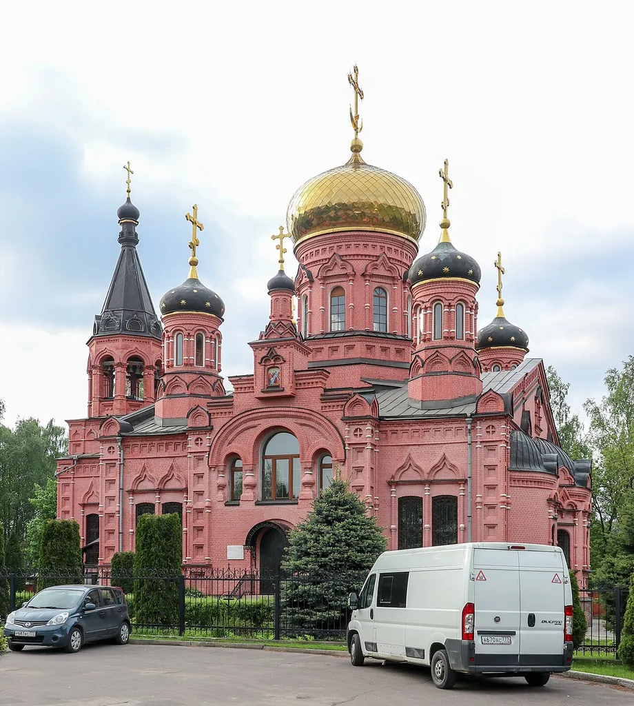 Церковь Святого Илии Пророка в Изварино, поблизости от одноимённой усадьбы Абрикосовых. Архитектор — Б. Н. Шнауберт совместно с архитектором Н. М. Садовниковым (колокольня достроена сто лет спустя) (1900—1904, с. Изварино в Новомосковском административном округе Москвы)