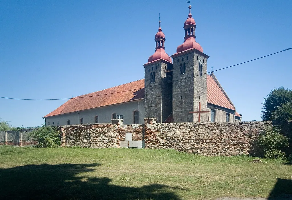 - kościół rodowy, klasztorny Cystersów, ob. kościół par. p. w. Wniebowzięcia NMP- klasztor, ob. część korpusu kościoła Wierzbna, Żarów