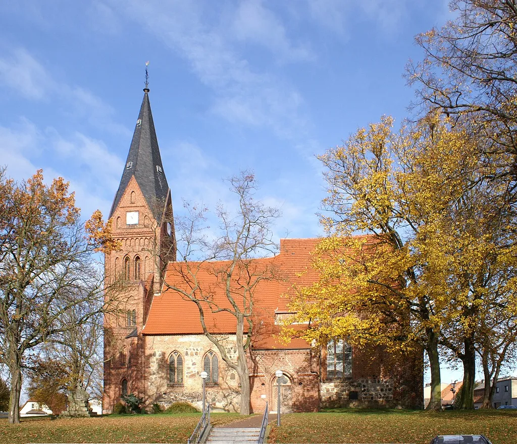 Ribnitz-Damgarten - St.Bartholomäus in Damgarten - Südseite (Landkreis Nordvorpommern, Mecklenburg-Vorpommern)