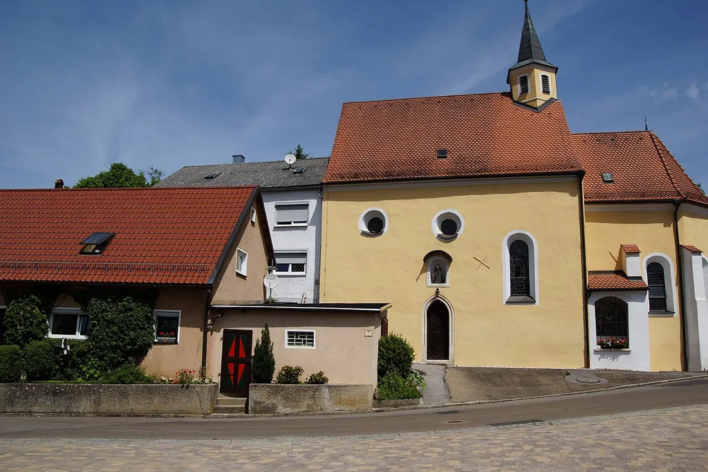 Die Friedhofskirche St. Salvator in Hohenburg im Lauterachtal