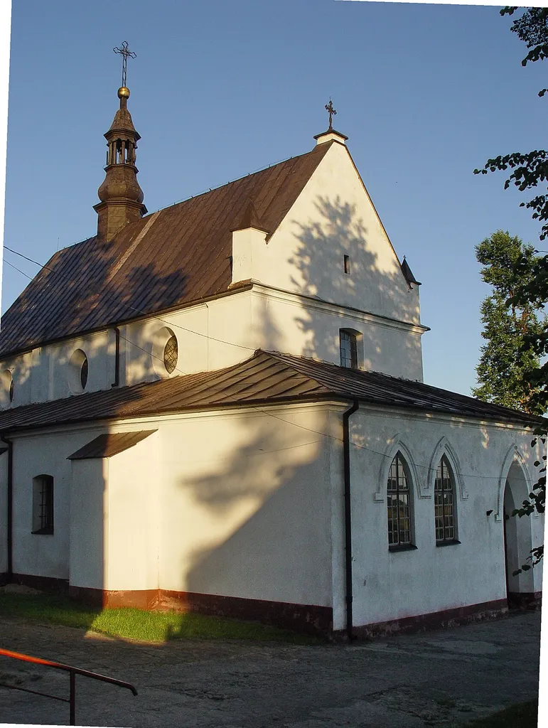 Odrowąż, widok na kościół od strony dzwonnicy