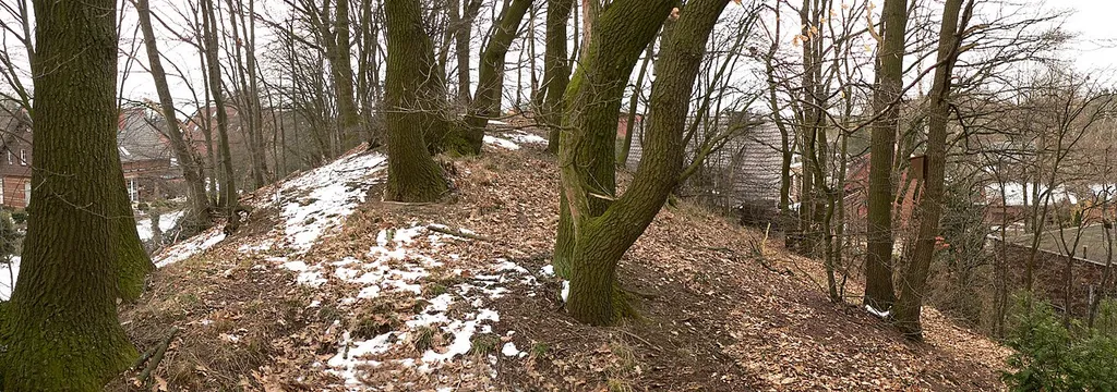 Wall der Scheverlingenburg in Walle (Schwülper)