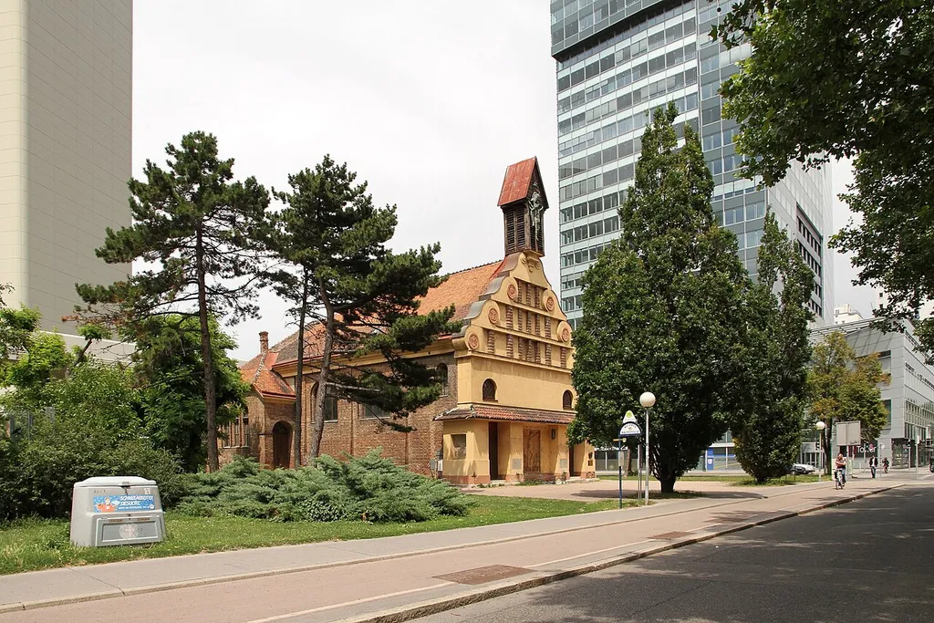 Die Koptische Markuskirche im Wiener Bezirk Donaustadt (22. Bezirk, Wagramerstraße 17 A).