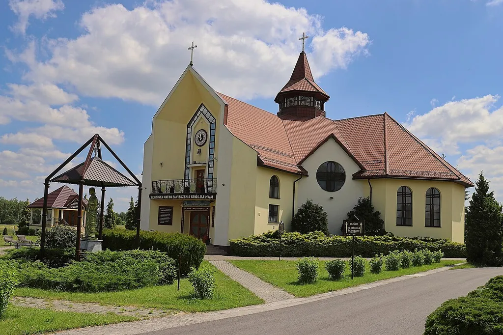 Parafia Świętej Rodziny Sanktuarium Najświętszej Maryi Panny Kalwaryjskiej – Kalwaria Praszkowska – rzymskokatolicka parafia położona przy alei Księdza Kardynała Wyszyńskiego 24 w Praszce w województwie opolskim.