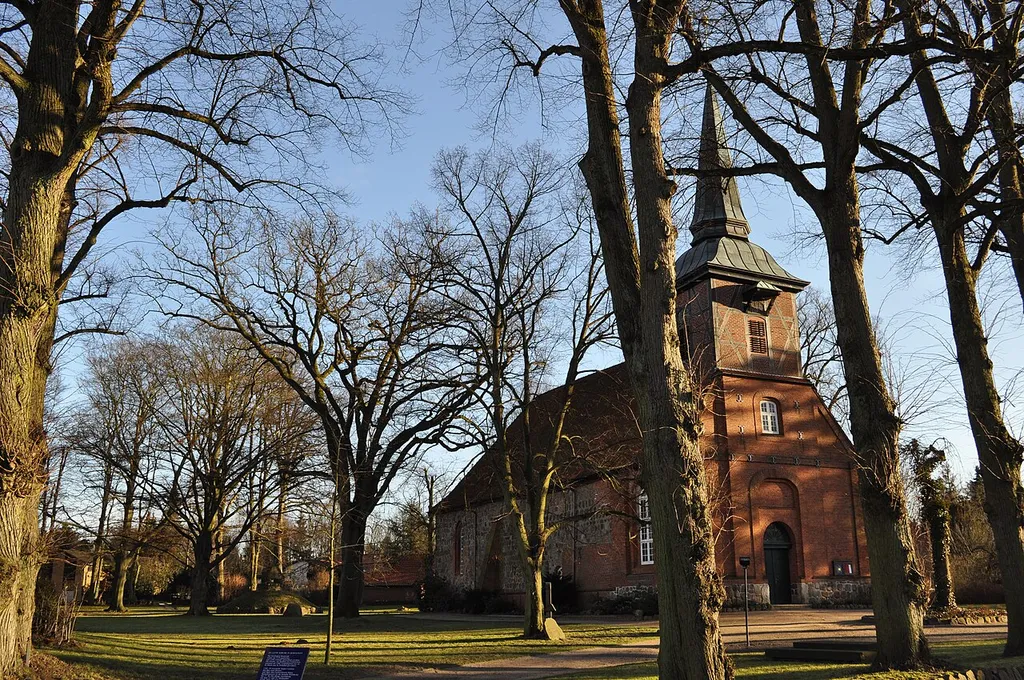 Kirche Hamburg-Bergstedt von Nordwesten