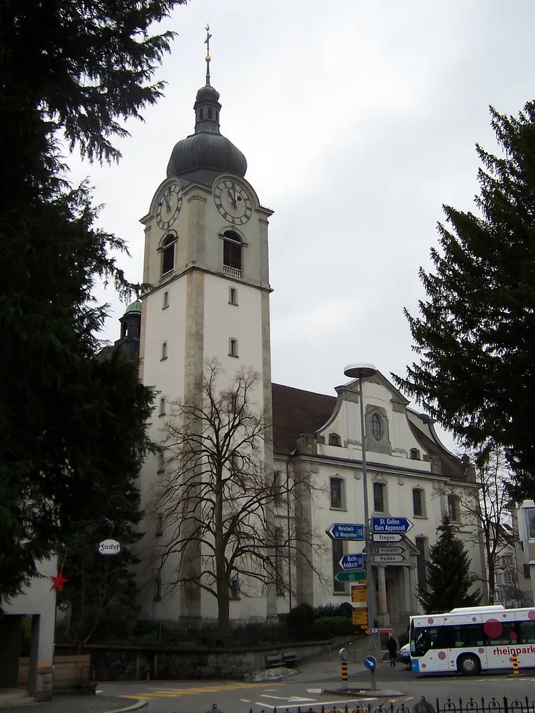 Katholische Pfarrkirche St.Nikolaus in Altstätten, Kanton St.Gallen, Schweiz. Südostansicht (von der Hauptstrasse her gesehen).