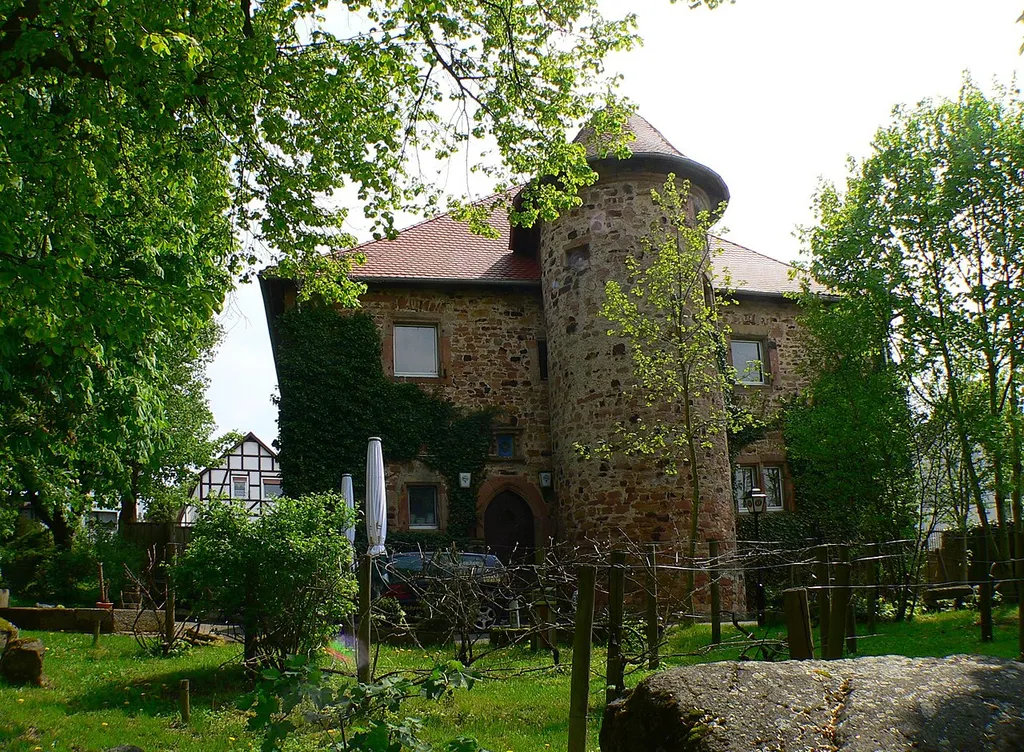 Altes Burghaus Schrecksbach in Schrecksbach, Hessen, Regierungsbezirk Kassel, Schwalm-Eder-Kreis - Gartenansicht
