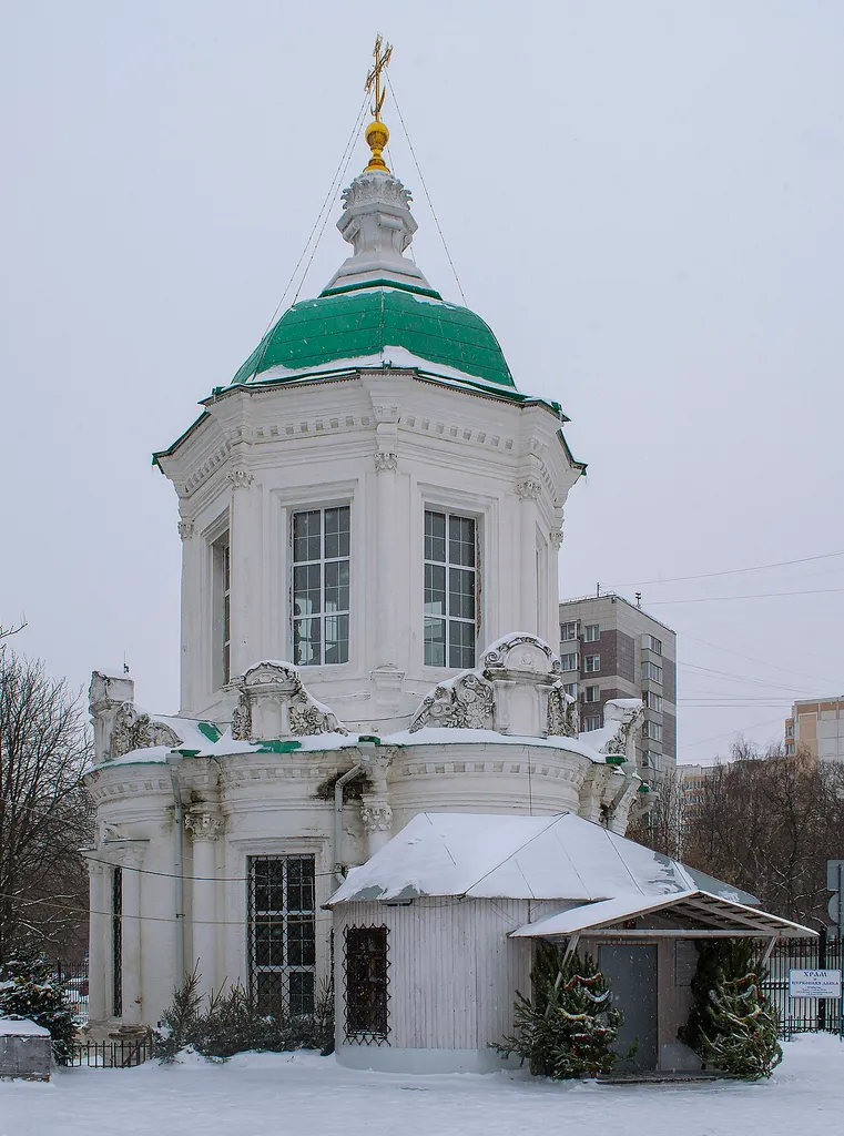 Знаменский храм в Перове в январе 2021 года. This is a photo of a cultural heritage object in Russia, number: 7710376002 (category) This template and pages using it are maintained by the Russian WLM team. Please read the guidelines before making any changes that can affect the monuments database!