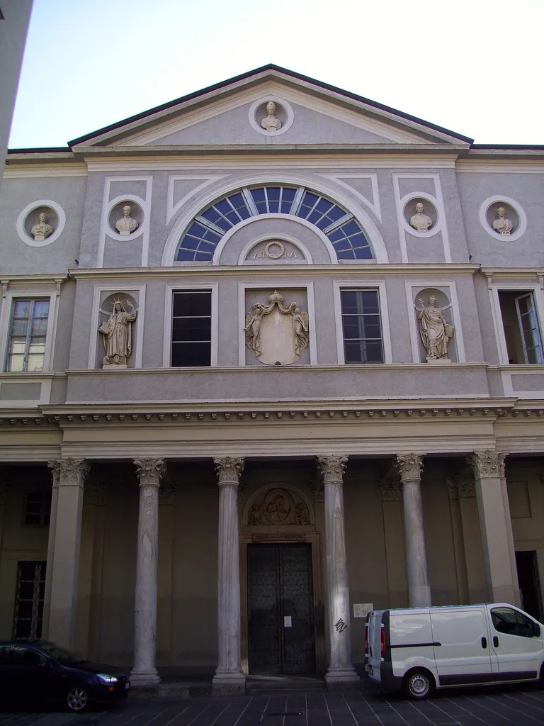 facciata del Liceo Ginnasio "Alessandro Volta"