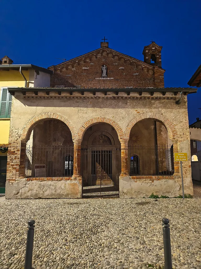 Facciata della chiesa di Sant'Andrea a Brignano Gera d'Adda (BG), Italia