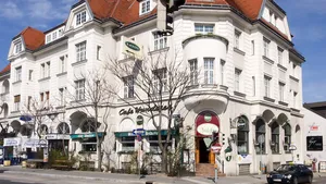 Wohn- und Geschäftshaus (Kaffeehaus, Kino, Büros)
