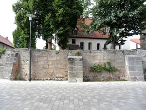 Friedhofsmauer Burgstallstraße 12 in Obermichelbach