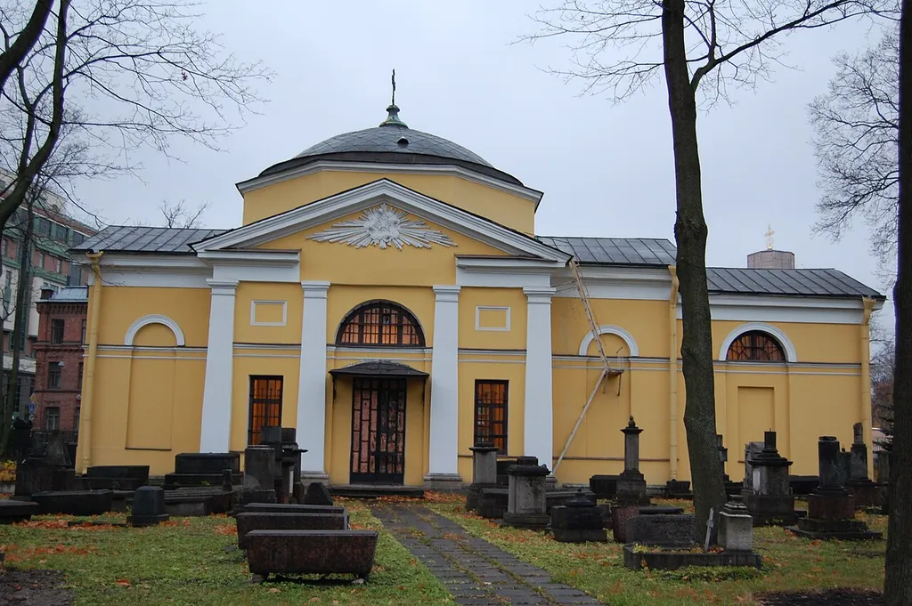 Smolensk_Armenian_Cemetery (Resurrection Church)
