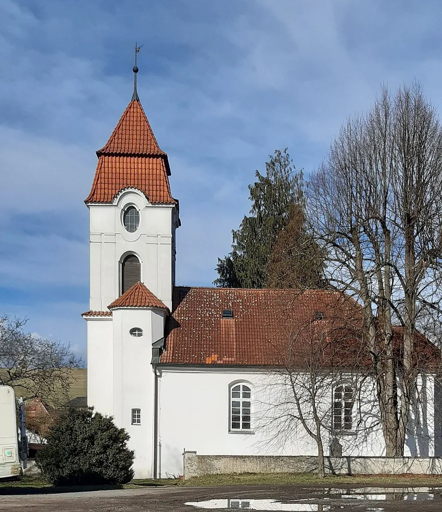 Exteriér evangelického kostela v Soběhrdech, okr. Benešov