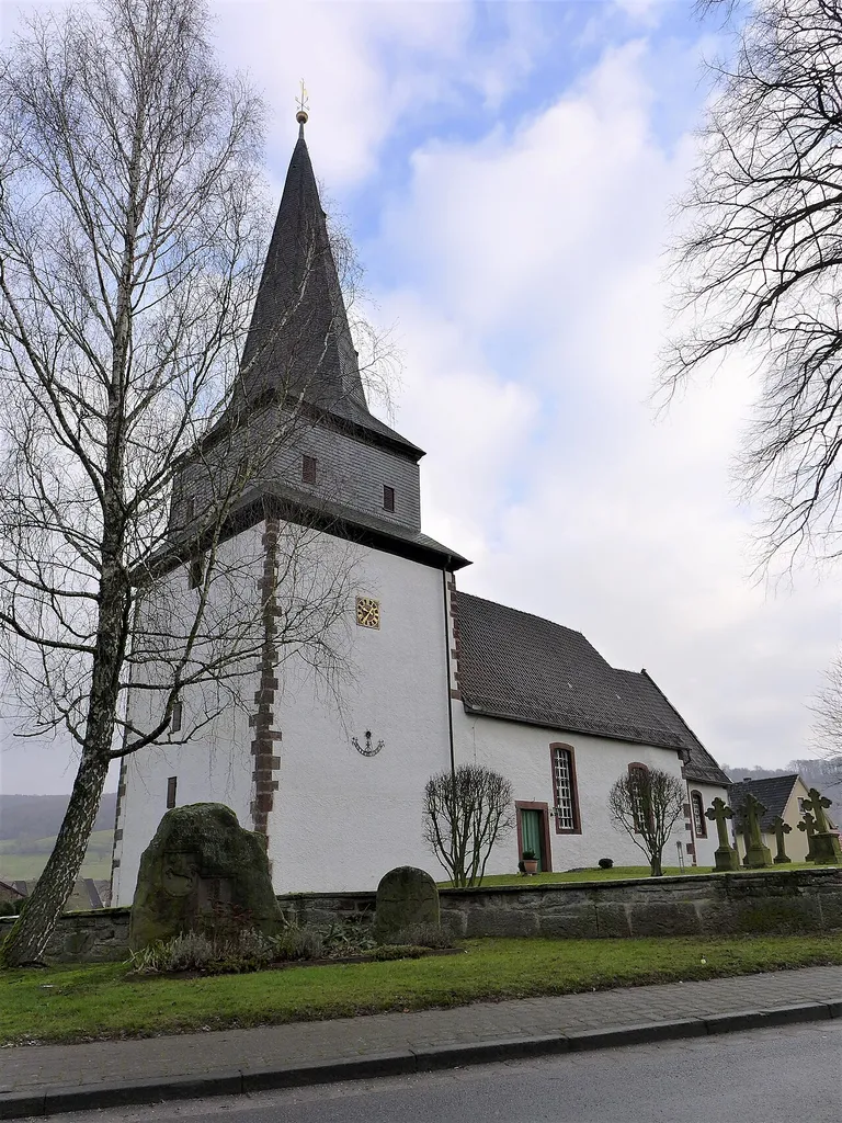 Kirche im Ort Mackensen