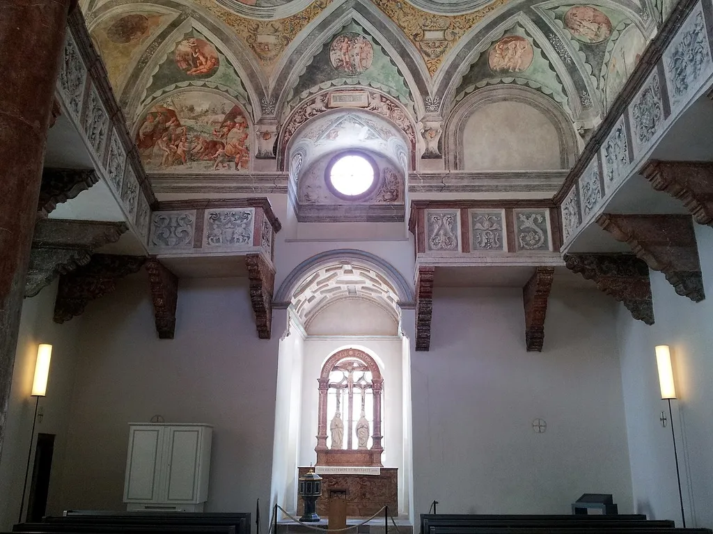 Die Schloßkapelle zu Neuburg a. d. Donau. Einer der frühesten evangelischen Kirchenräume im Spiegelbild von Reformation und Gegenreformation.