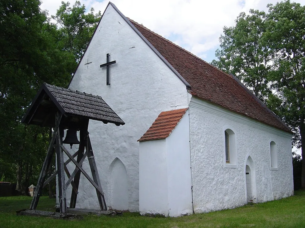 Kirche mit Glockenstuhl in Gnevkow