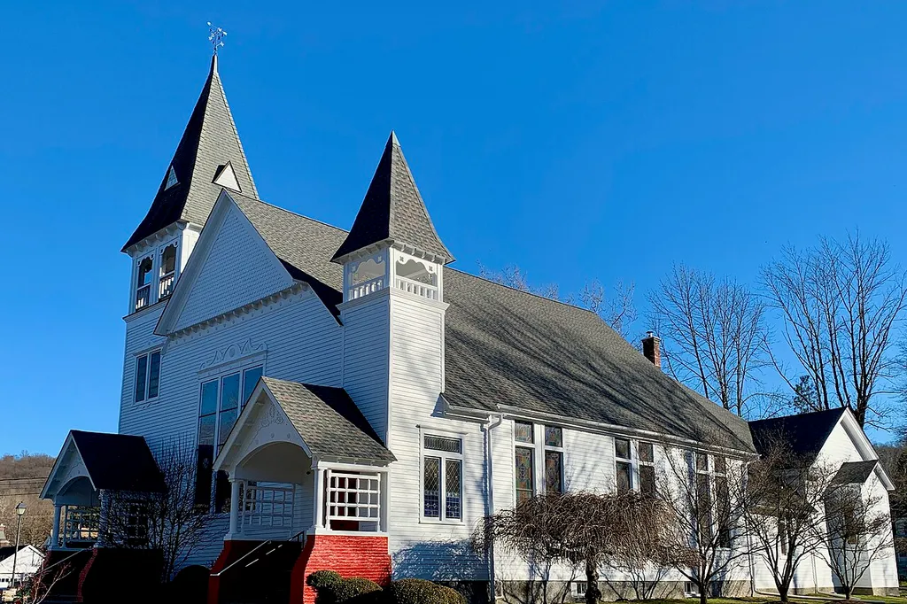 United Methodist Church in Califon, New Jersey. Contributing property #13 of the Califon Historic District. This is an image of a place or building that is listed on the National Register of Historic Places in the United States of America. Its reference number is 76001157 (Wikidata).