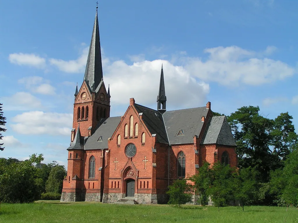 Neue Kirche von de:Remplin
