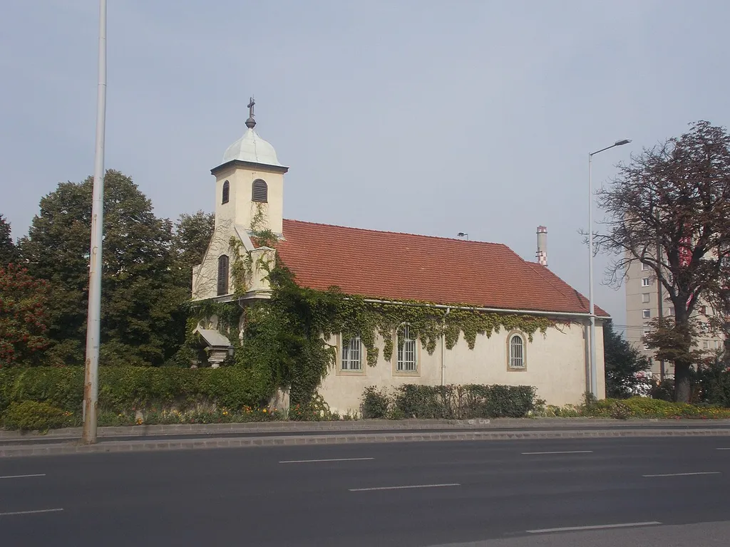 A katásdűlői volt fogadalmi kápolna, most Kövi Szűz Mária-plébániatemplom